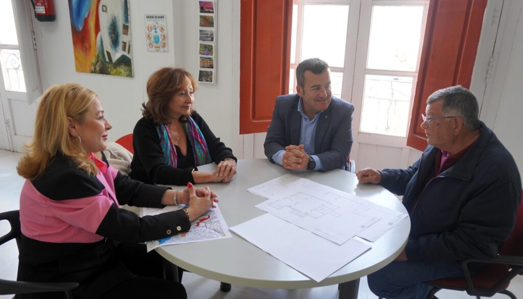 Reunion Asociacion y Servicios Sociales scaled e1774361883316 - El proyecto de reforma del Centro de Mayores saldrá en breve a licitación con una inversión de 210.000 euros
