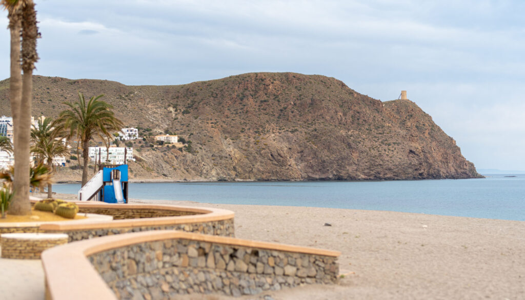 Foto archivo Playa El Ancon scaled e1782736358107 - El Ayuntamiento traslada su oposición y malestar ante la negativa de Costas de regenerar la playa de El Ancón